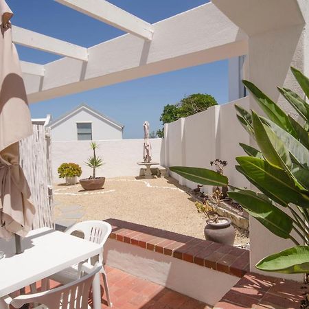 Small Bay Guest House Bloubergstrand Exterior foto
