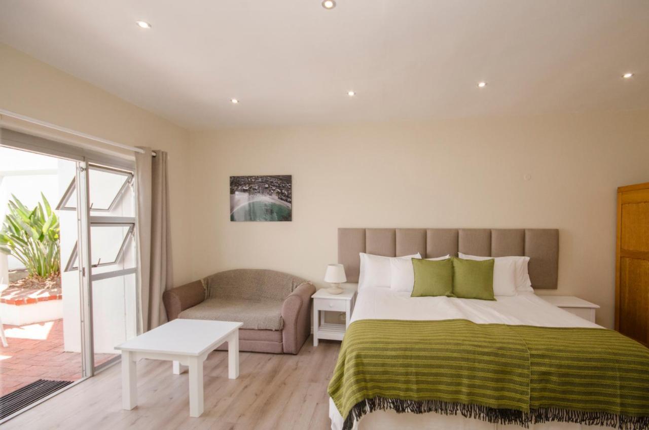 Small Bay Guest House Bloubergstrand Exterior foto